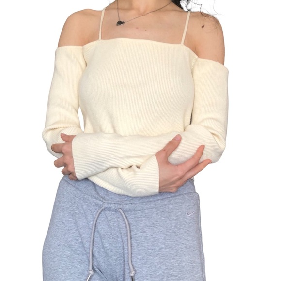 Middletone Cream Ribbed Knit Cut-out Shoulder Top - Picture 3 of 10